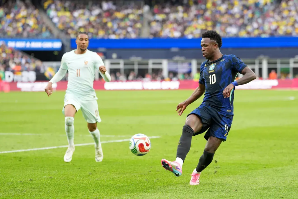 Com Vini Jr apagado e um a mais, Brasil perde para a França por 2 a 1