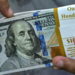 Dólar mostra volatilidade em meio alta do petróleo por guerra sem trégua e fator técnico