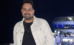 À frente da POP Move, plataforma de mobilidade urbana em expansão no Brasil, Henrique não se limita ao crescimento territorial. Seu foco está na engenharia do modelo operacional, desenhando um sistema descentralizado onde cada cidade funciona como uma unidade estratégica, com metas claras, acompanhamento contínuo e responsabilidade local.