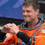 Conheça o astronauta da Artemis II que cria as filhas sozinho: 'elas são tudo para mim'