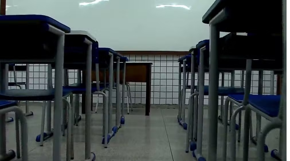 Irmã de adolescente vítima de suposto estupro coletivo denuncia negligência da escola