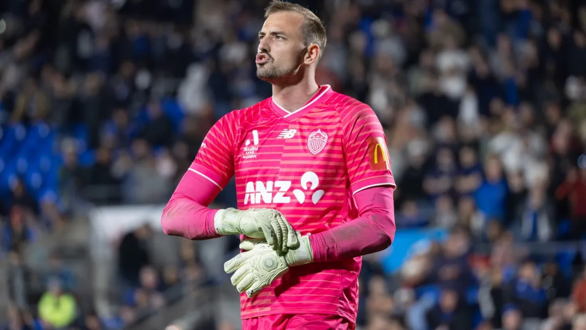 Goleiro adia casamento após ser convocado para disputar a Copa do Mundo
