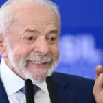 Lula ironiza Flávio Bolsonaro e diz que 'aqui não tem dinheiro do Vorcaro'