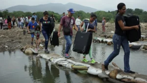 Número de refugiados e deslocados cai pela primeira vez em 10 anos, diz Acnur