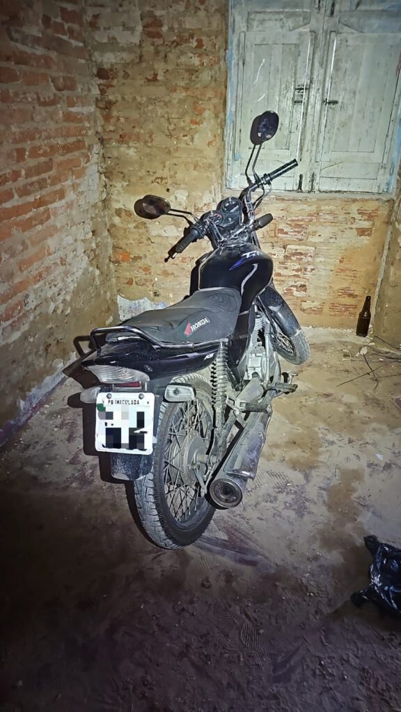 Polícia prende suspeito e recupera moto roubada