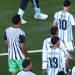 Argentina vira as costas para a Espanha durante entrega da taça