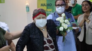 Entre aplausos e lágrimas, Líbia vence batalha contra câncer de mama » Alagoas Notícia Boa