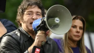 Milei assina decreto para expulsar estrangeiro que atacar argentinos
