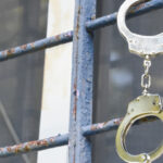 Pai que chutou filha de 3 anos no rosto é indiciado por tortura no PR