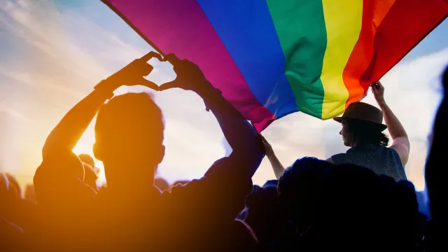 Candidaturas LGBT+ crescem 57% nas eleições de 2026 comparando com 2022