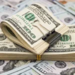 Dólar abre em queda e Bolsa recua após decisão do Copom sobre a Selic