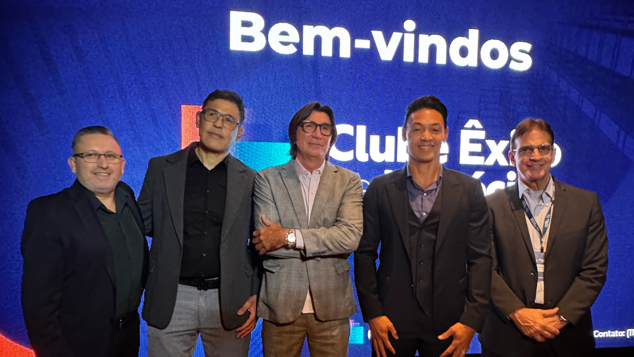 Janguiê Diniz, Celso Rodrigues, Rodrigo Minotauro, Ricardo Oliveira e Sérgio Murilo recebem empresários durante mais uma edição do Clube Êxito de Negócios, realizada no Restaurante Assador, em São Paulo.