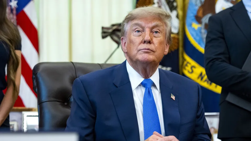 Trump ameaça bombardear Omã se país 