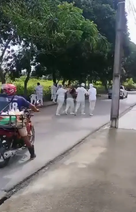 VÍDEO: Funcionários de fábrica são evacuados após vazamento; CB acionado
