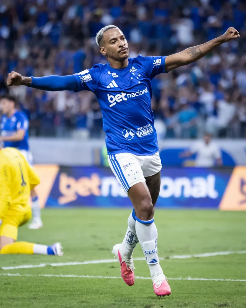 Cruzeiro vence Athletico-PR no Brasileiro
