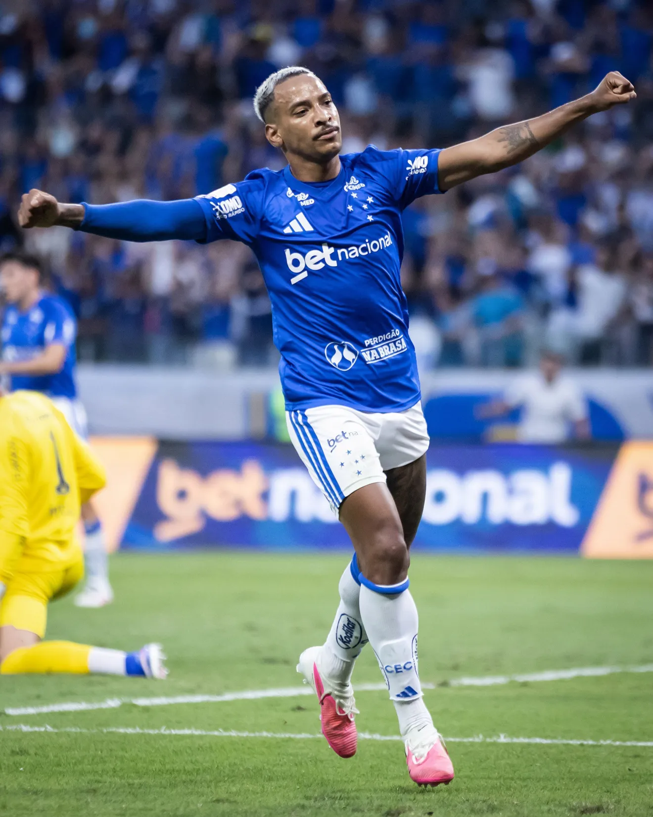 Cruzeiro vence Athletico-PR no Brasileiro