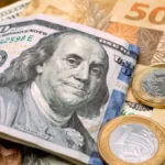 Dólar sobe e Bolsa cai com eleições e cenário fiscal no radar dos investidores