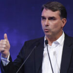 PF aponta Flávio Bolsonaro como interlocutor de Vorcaro no caso Master