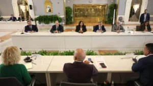 Líder da Venezuela desbloqueia acesso a mais portais da Internet