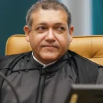 Nunes Marques suspende propaganda de Lula que associa Flávio Bolsonaro a rachadinha e Master
