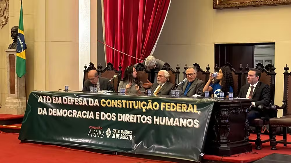 Com referência à 'Carta aos Brasileiros', entidades lançam na USP manifesto em defesa da democracia; assinam ex-ministros e acadêmicos