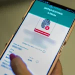Menos numerosos em 2026, adolescentes exercem direito ao voto