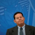 Mourão diz que carta de Flávio é 'pura ação política' e que não existe apoio a golpe