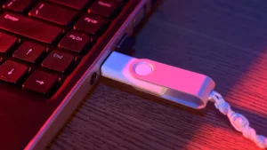 Por que é importante ejetar o pen drive antes de removê-lo do PC